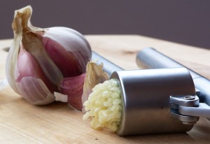 eating raw garlic